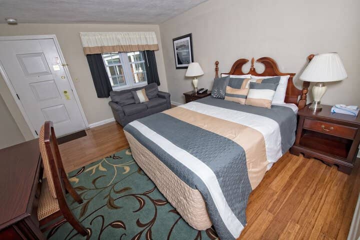 Room 9 of 40
